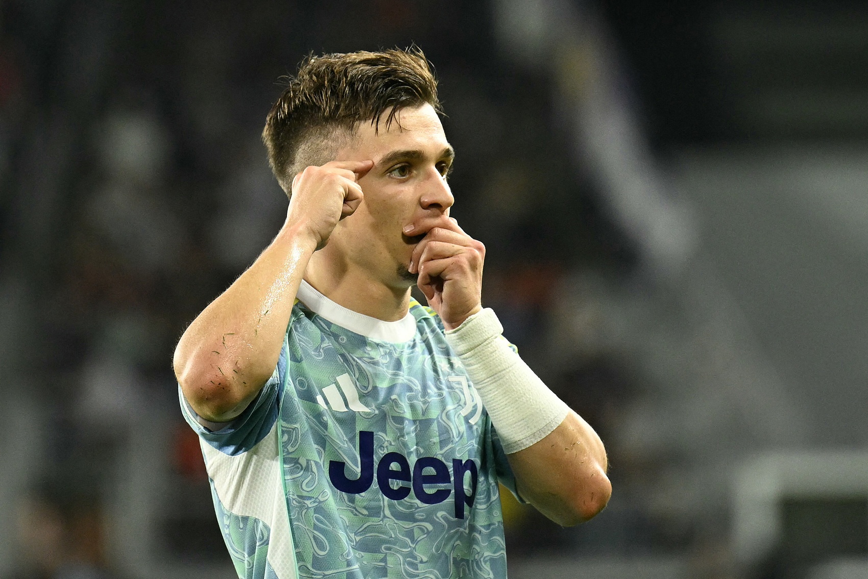 乐鱼官方网站-玻璃人化？小孔塞桑肌肉超负荷，本赛季已经第5次伤停